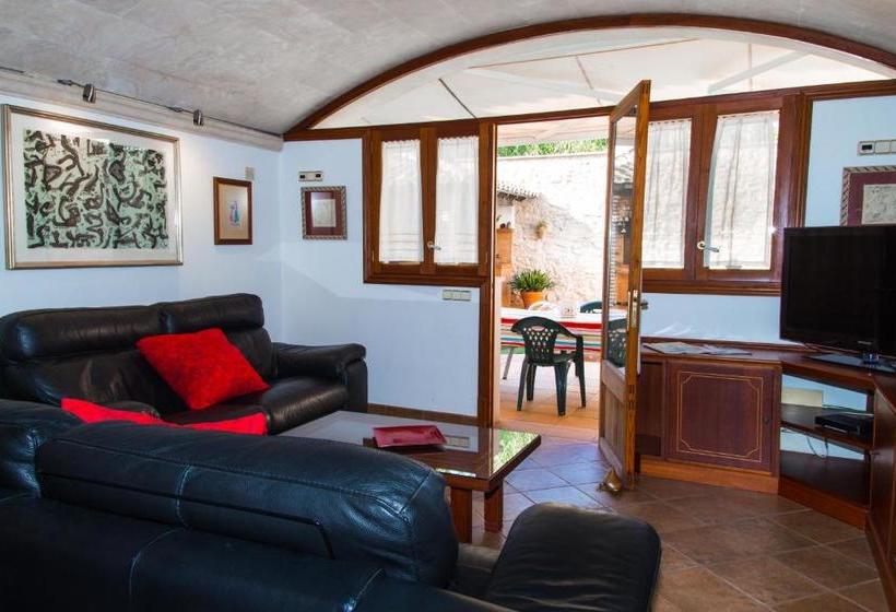 هتل Family Home Jaume II