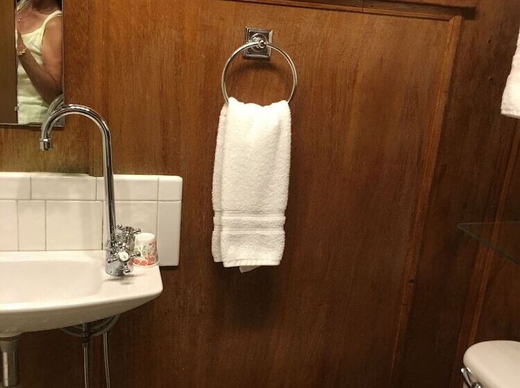 ホテル Far View   A Bed & Breakfast Estate