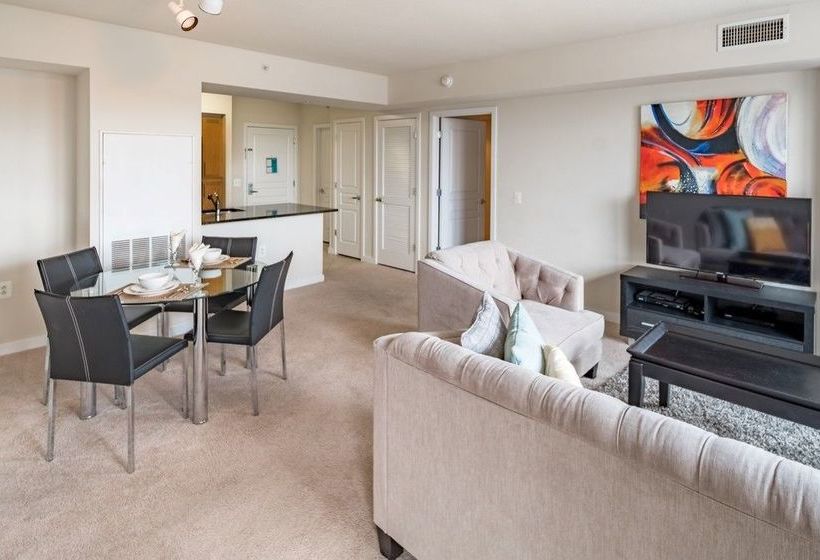 هتل Global Luxury Suites at Metropolitan South