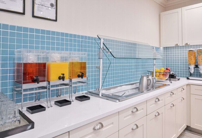 هتل Homewood Suites By Hilton Des Moines Airport