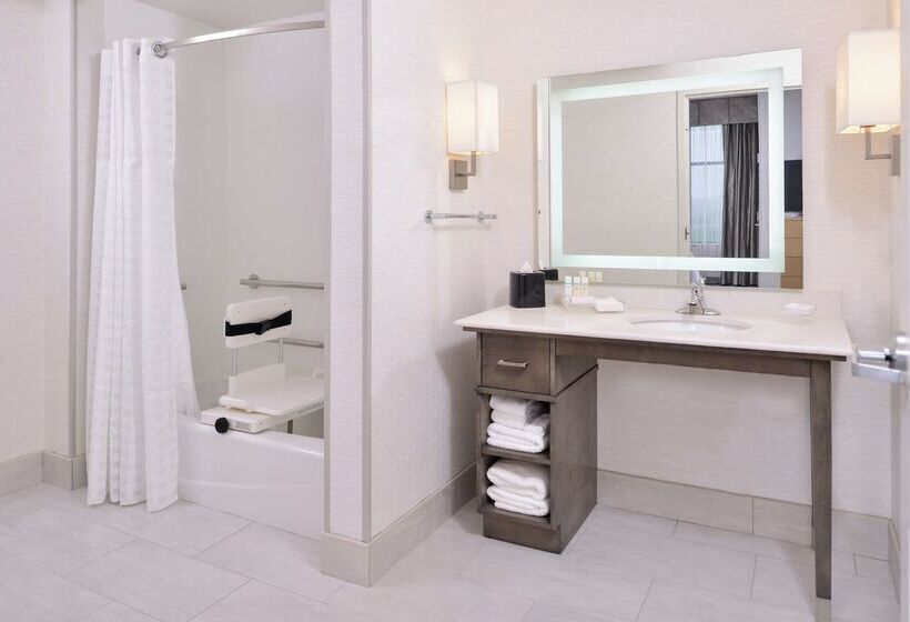 هتل Homewood Suites By Hilton Des Moines Airport