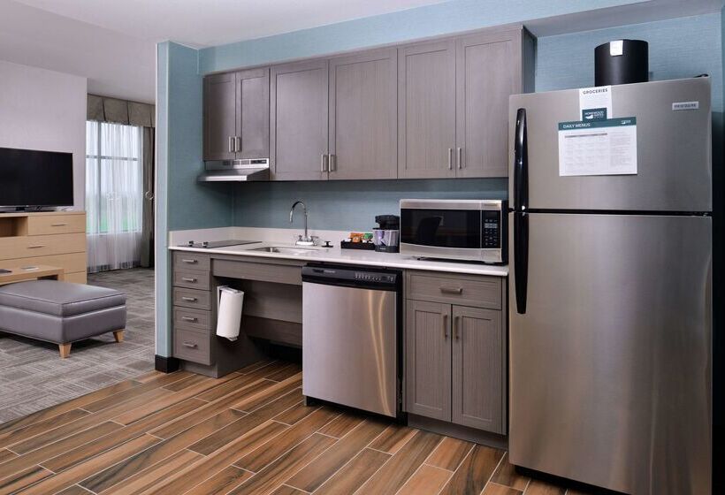 هتل Homewood Suites By Hilton Des Moines Airport