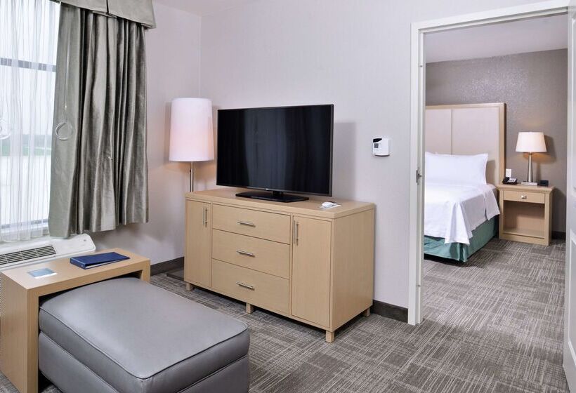 هتل Homewood Suites By Hilton Des Moines Airport