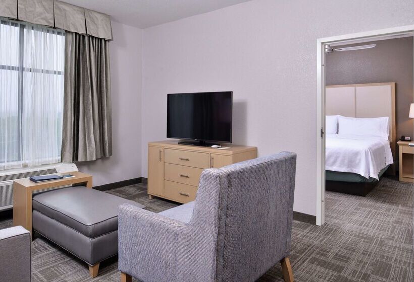 هتل Homewood Suites By Hilton Des Moines Airport