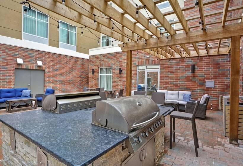 هتل Homewood Suites By Hilton Detroit