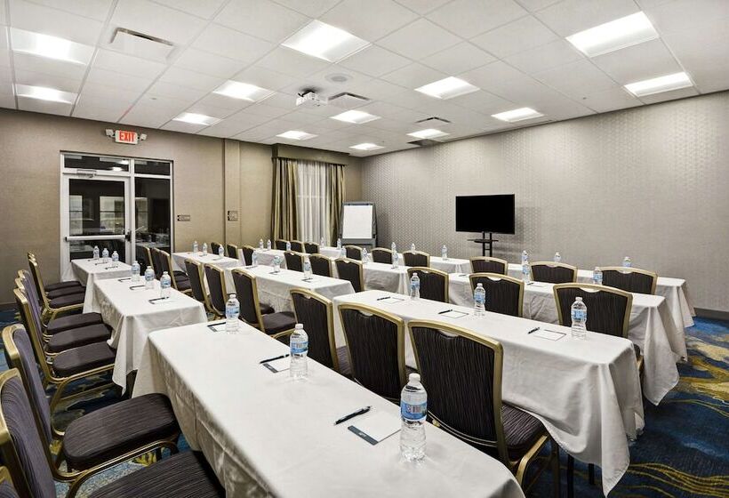 هتل Homewood Suites By Hilton Detroit