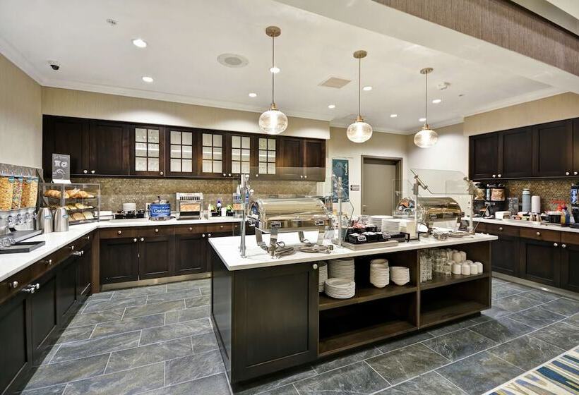 هتل Homewood Suites By Hilton Detroit