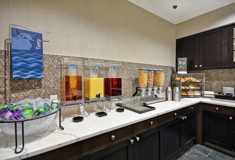 هتل Homewood Suites By Hilton Detroit