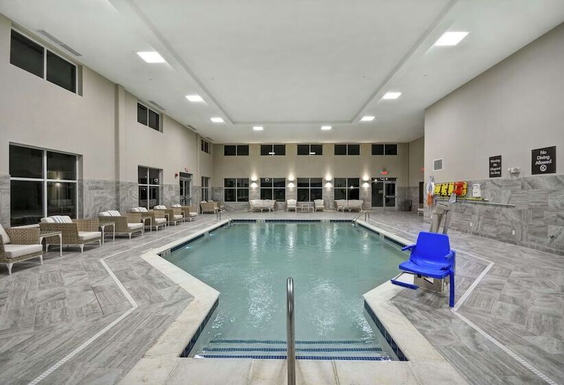 هتل Homewood Suites By Hilton Detroit