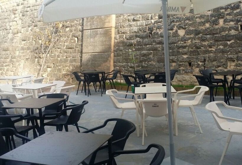 هتل Hostal Restaurante Avenida