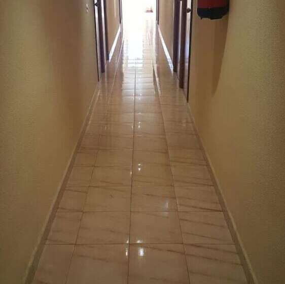 هتل Hostal Restaurante Avenida