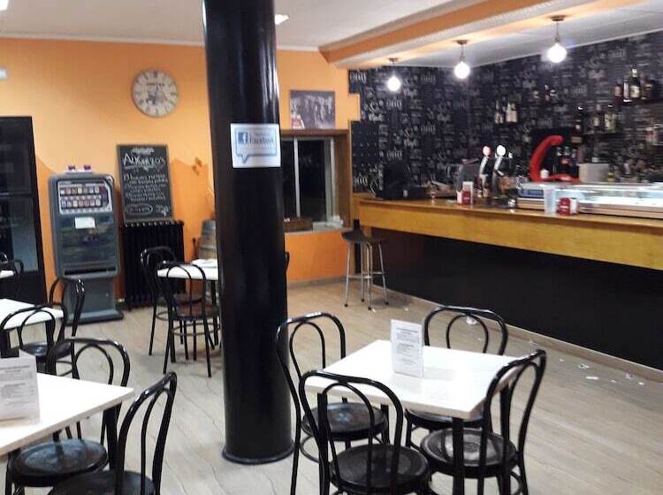 هتل Hostal Restaurante Avenida