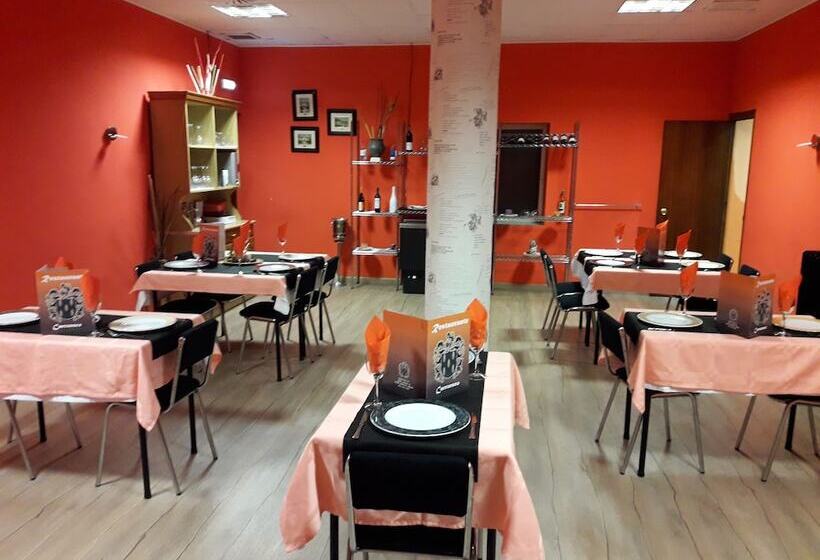 هتل Hostal Restaurante Avenida