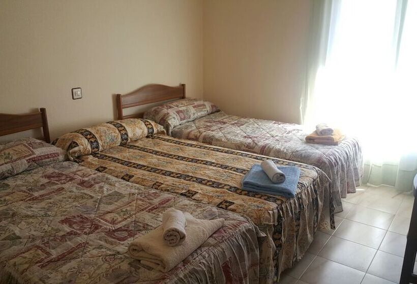 هتل Hostal Restaurante Avenida