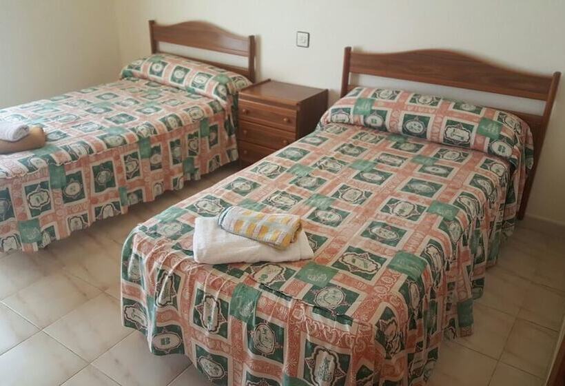 هتل Hostal Restaurante Avenida