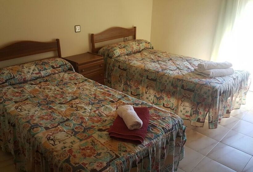 هتل Hostal Restaurante Avenida