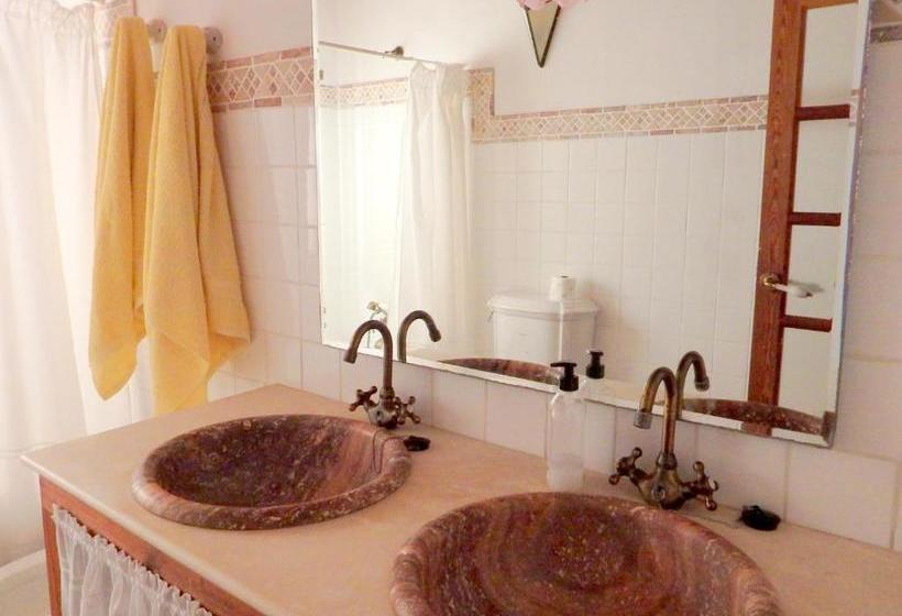 هتل La Casa De Magda