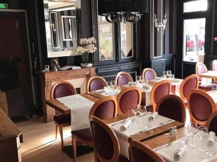 هتل La Champagne Ardenne   Cabourg