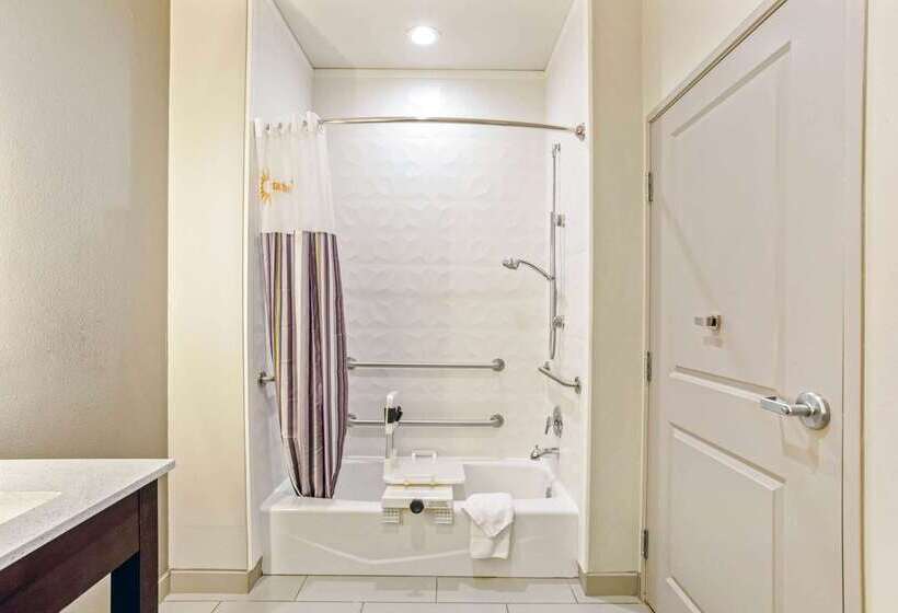 هتل La Quinta By Wyndham Sweetwater East