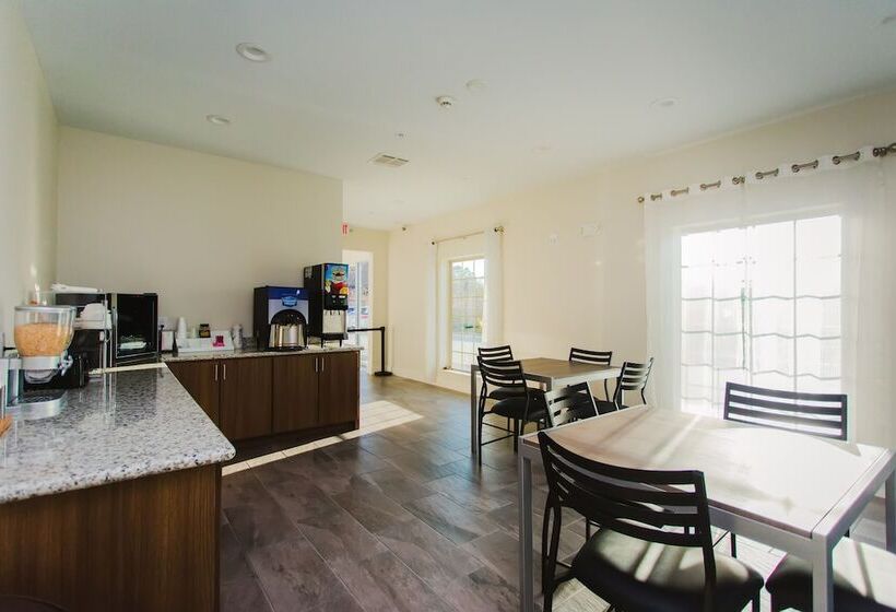 هتل Scottish Inn & Suites  Atascocita