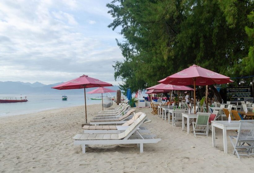 مسافرخانه Warna Beach