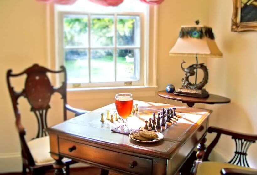 فندق 10 Fitch Luxurious Romantic Inn