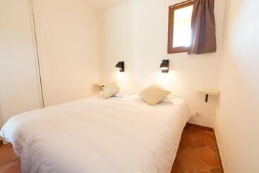 هتل Casa Vecchia Rooms + Apartments