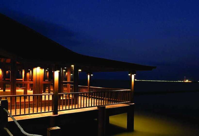 هتل Cirebon Waterland