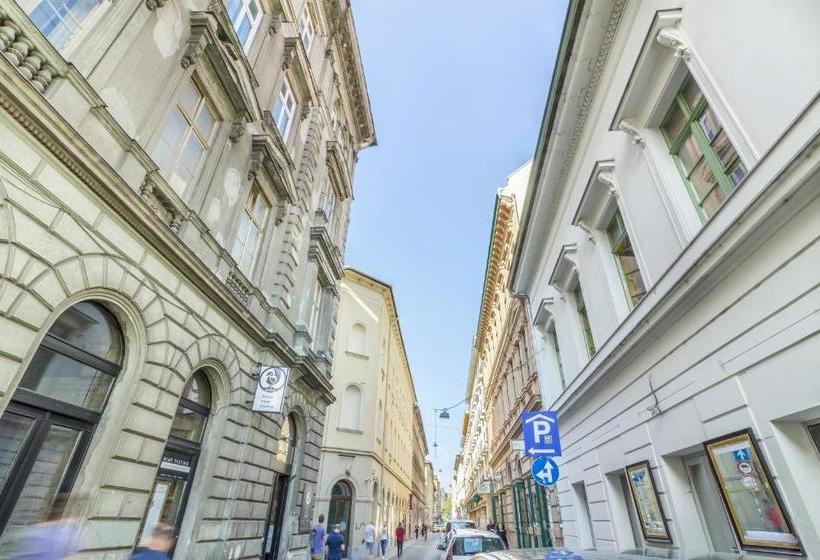 Fotos del hotel Curry Apartments:  7