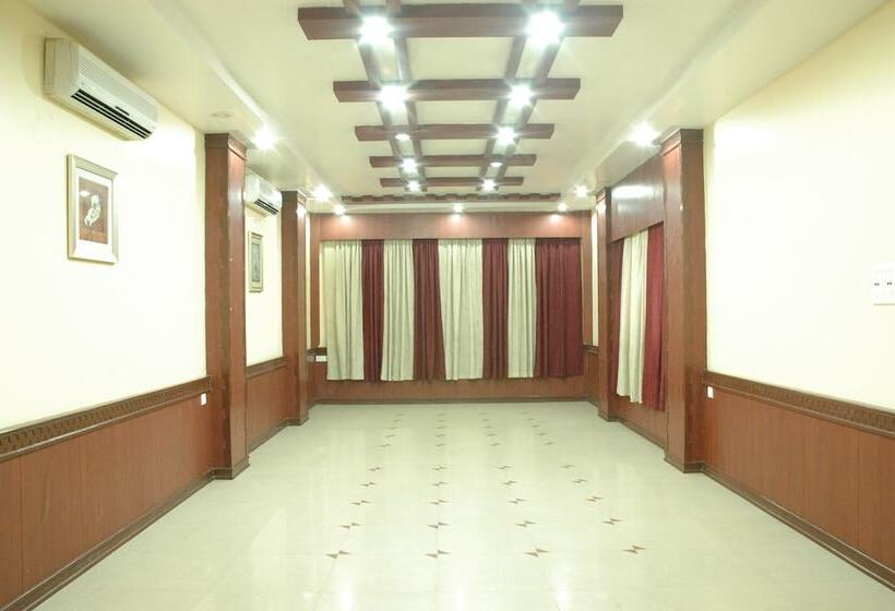 هتل Jora Palace