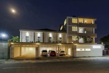 هتل Reddoorz Near Stadion Manahan Solo