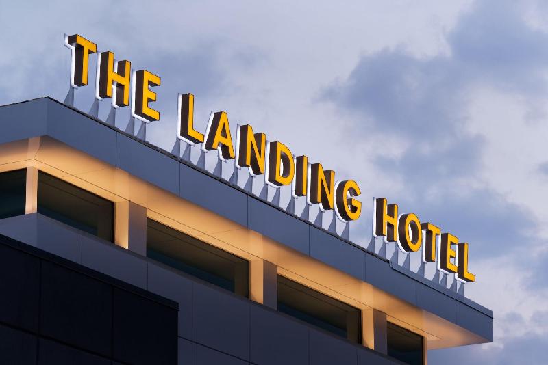 هتل The Landing  At Rivers Casino & Resort