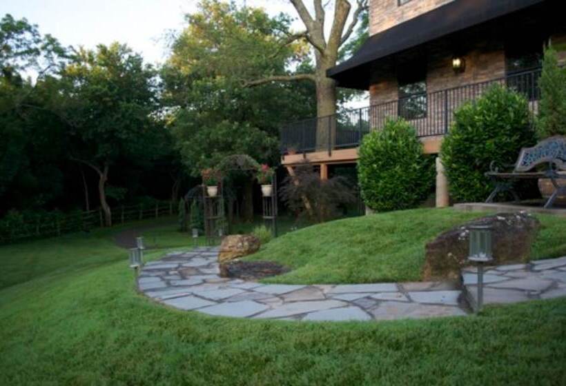 هتل Two Hearts Inn