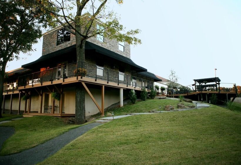 هتل Two Hearts Inn