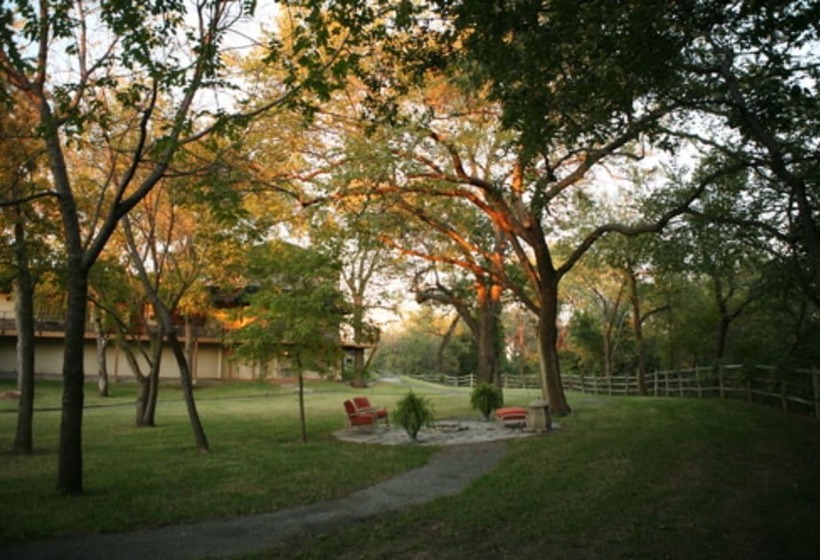 هتل Two Hearts Inn