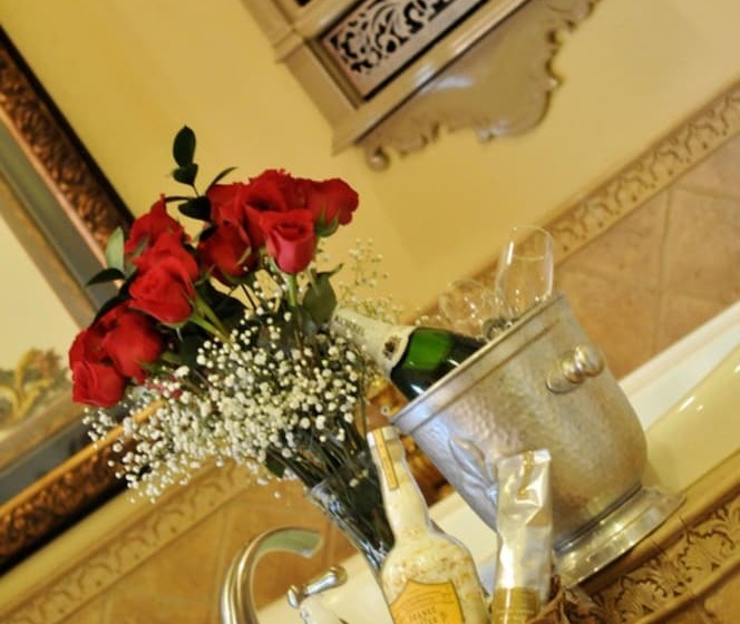 هتل Two Hearts Inn