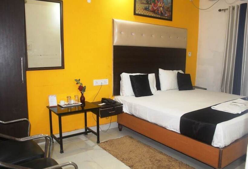 هتل Yash Residency Near Assi Ghat