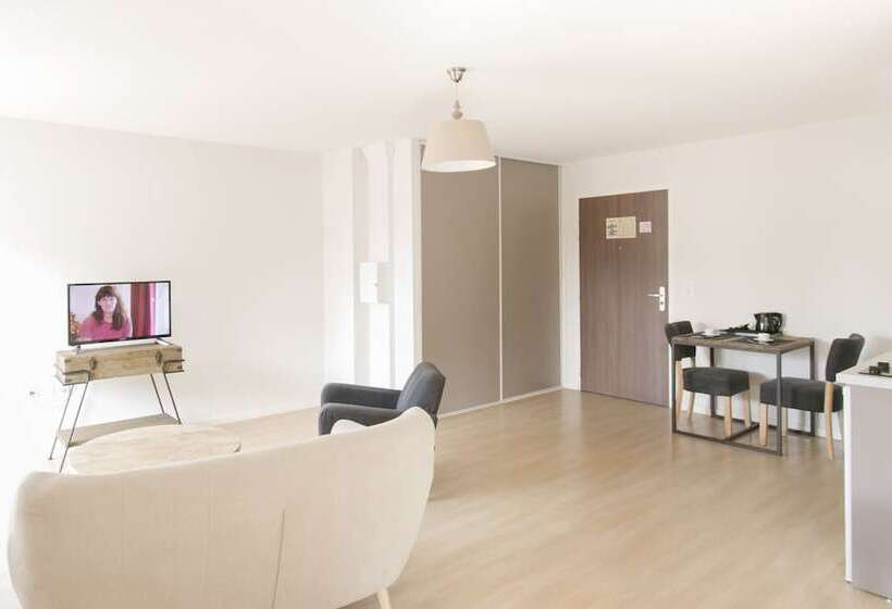 هتل Zenao Appart Hôtels Troyes