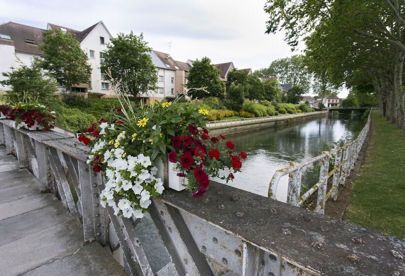 هتل Zenao Appart Hôtels Troyes