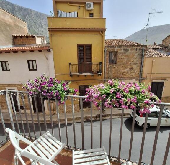 هتل B&b Antichi Colori