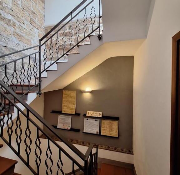 هتل B&b Antichi Colori