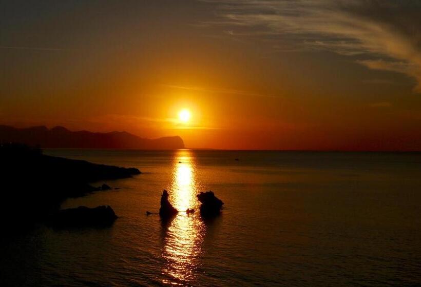 هتل B&b Cinisi Mare E Monti