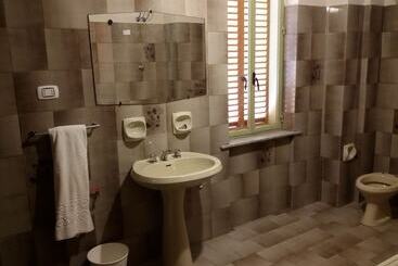 هتل B&b Oliveto Longo