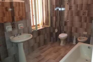 هتل B&b Oliveto Longo