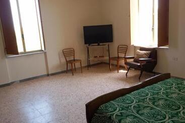 هتل B&b Oliveto Longo
