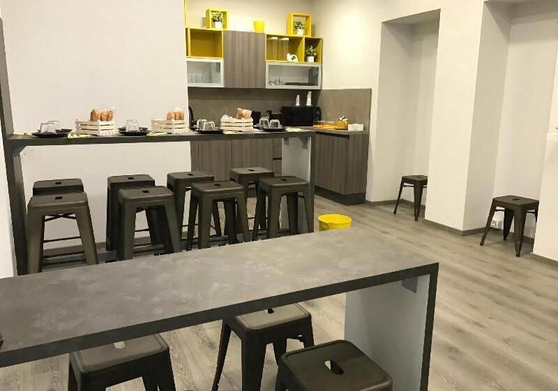 Fotos del hotel Sensation House:  11