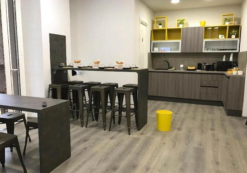 Fotos del hotel Sensation House:  12