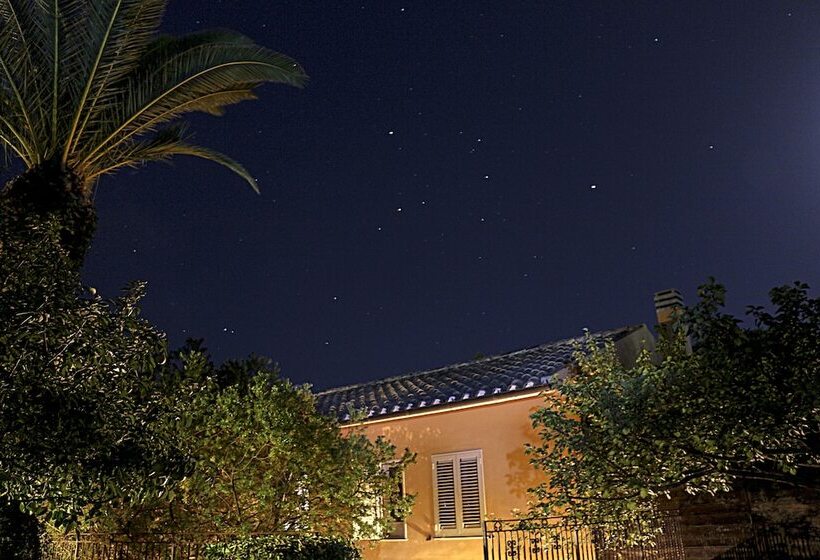 هتل Villa Carlotta Resort