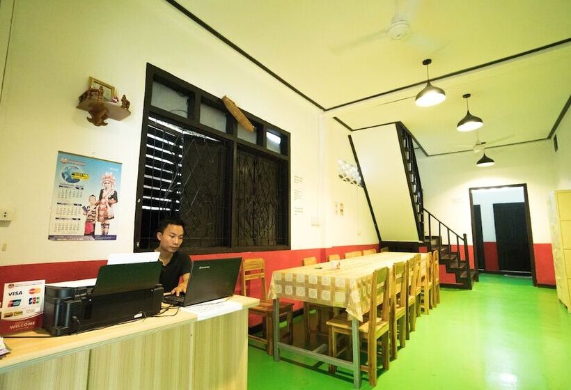 هتل Y Not Laos Hostel