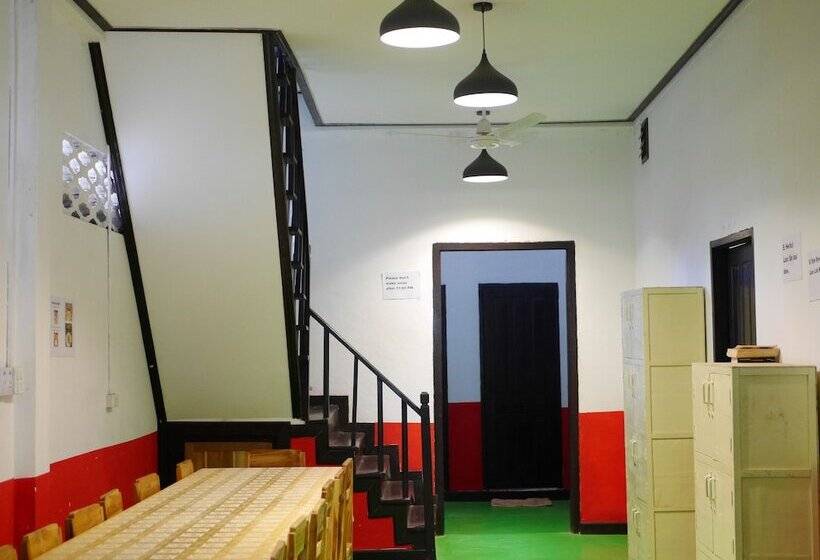 هتل Y Not Laos Hostel
